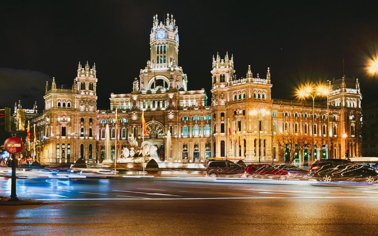 Bed and Breakfast La Reina De Gran Via - Parking Tph Madrid Exterior foto