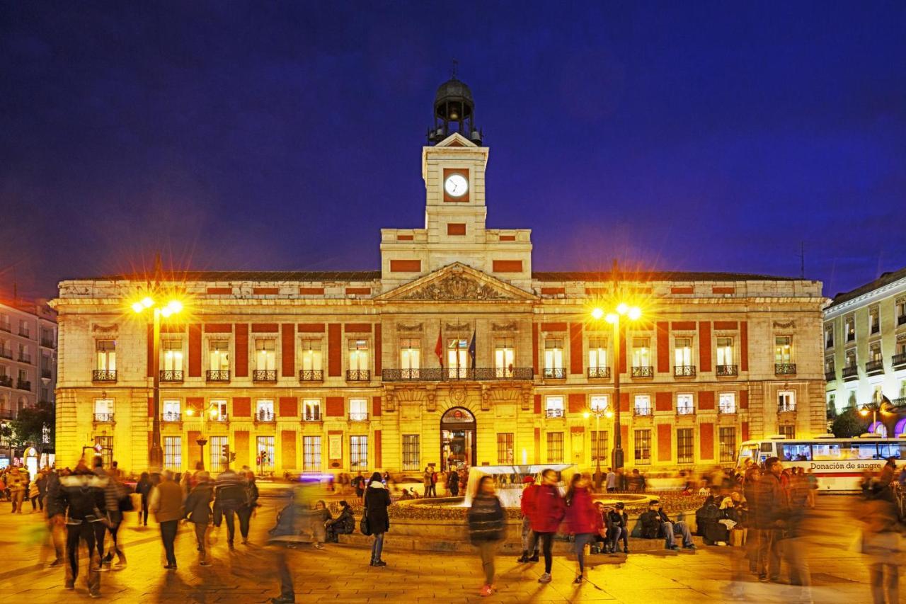 Bed and Breakfast La Reina De Gran Via - Parking Tph Madrid Exterior foto