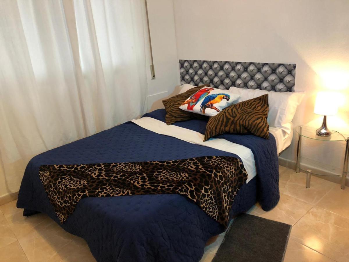 Bed and Breakfast La Reina De Gran Via - Parking Tph Madrid Exterior foto